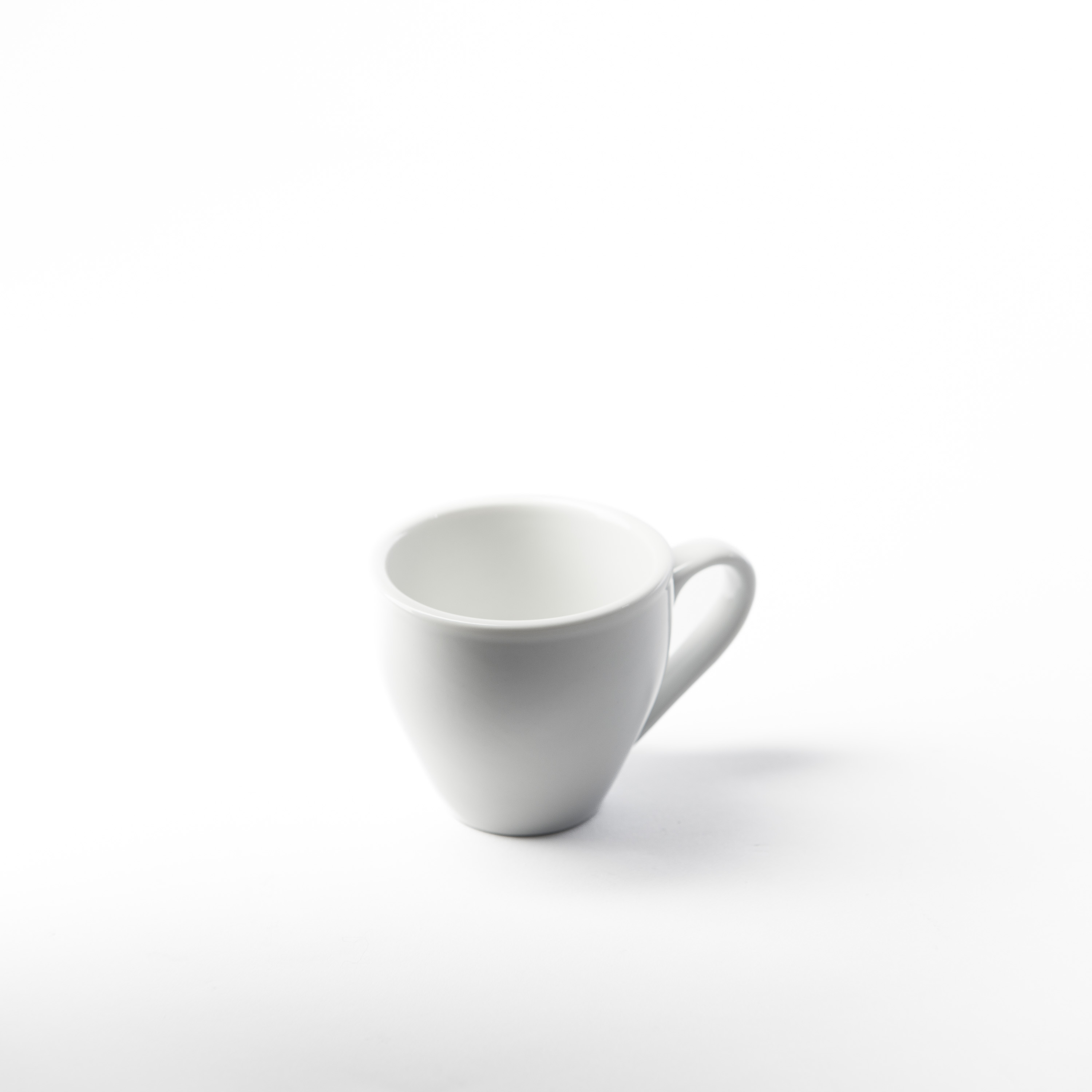 Photo de Tasse à café simple diamètre 6 cm h 6 cm Baroque