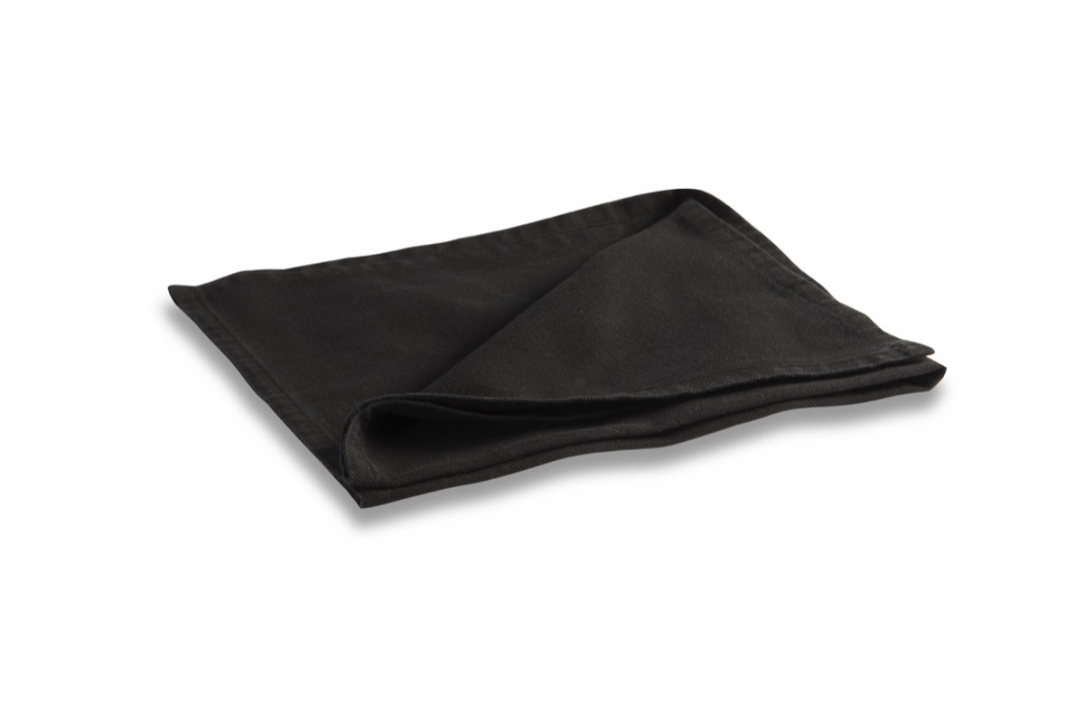 Photo de Serviette noire en tissu 50 x 50 cm (nettoyage inclus)